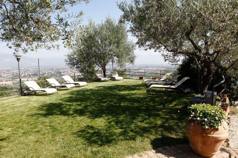 Il Poggio Dei Pettirossi Hotel Bevagna Exterior foto