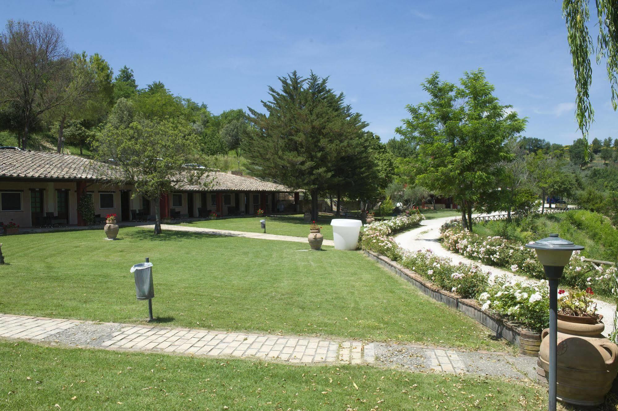 Il Poggio Dei Pettirossi Hotel Bevagna Exterior foto